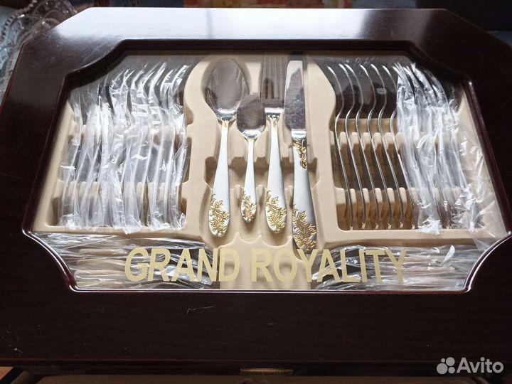 Набор столовых приборов на 12 персон