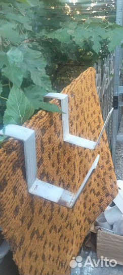 Крепления на перила для цветочных горшков