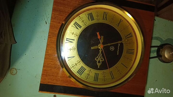 Настенные часы янтарь