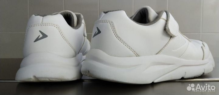 Кроссовки demix размер 37, длина стельки 23,5 см