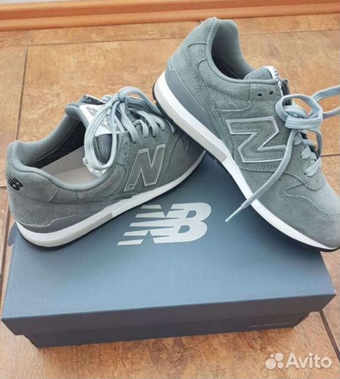 Кроссовки замшевые