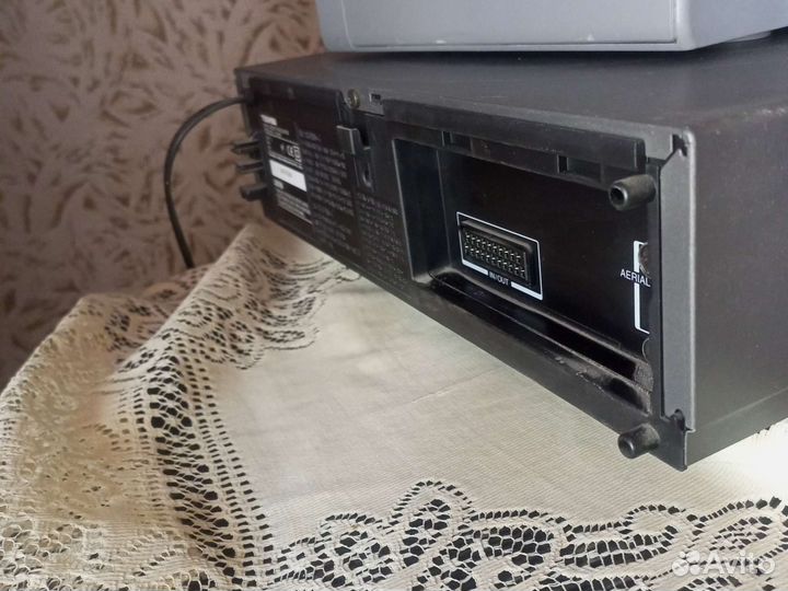 Видеомагнитофон toshiba