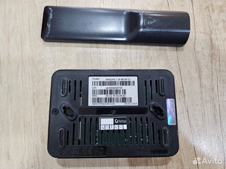 Тв-приставка и роутер