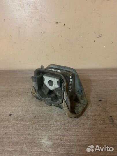 Опора двигателя правая chrysler neon