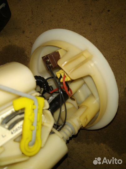 Топливный насос (бензонасос) Renault Symbol 2 2008