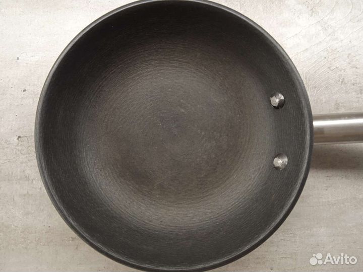 Чугунная сковорода Gipfel