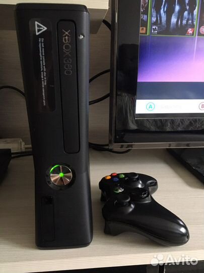 Xbox 360 Slim + 50 игр