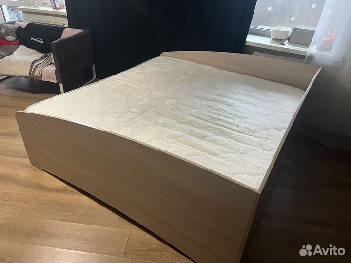 Кровать двухспальная с матрасом 180 200 бу