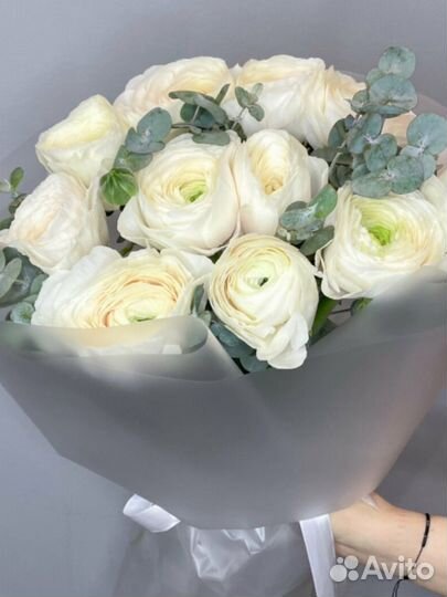 Букеты ранункулюс