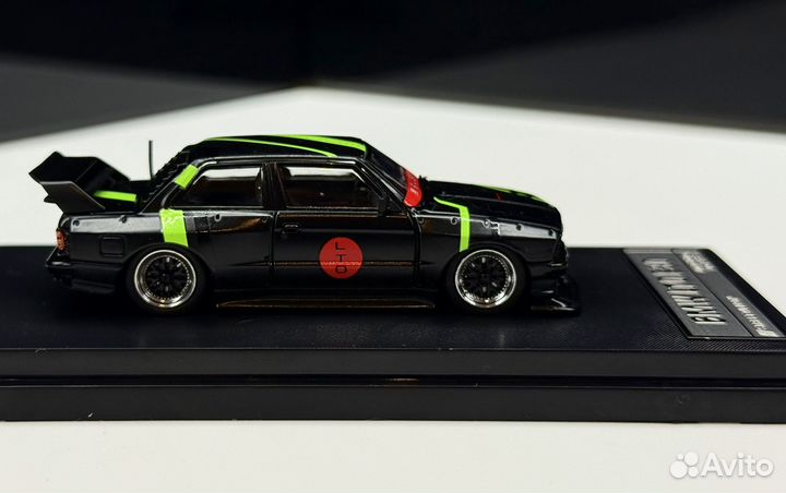 Модель BMW LTO E30 street weapon 1:64