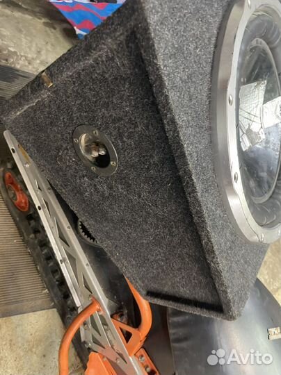 Автомобильный сабвуфер