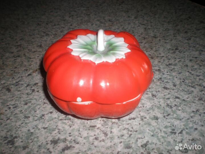 Кувшины и кухонную утварь