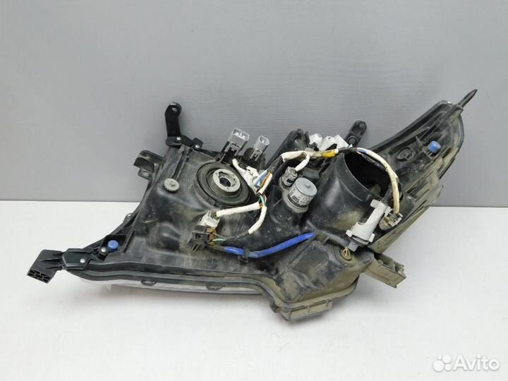 Фара правая Toyota Land Cruiser