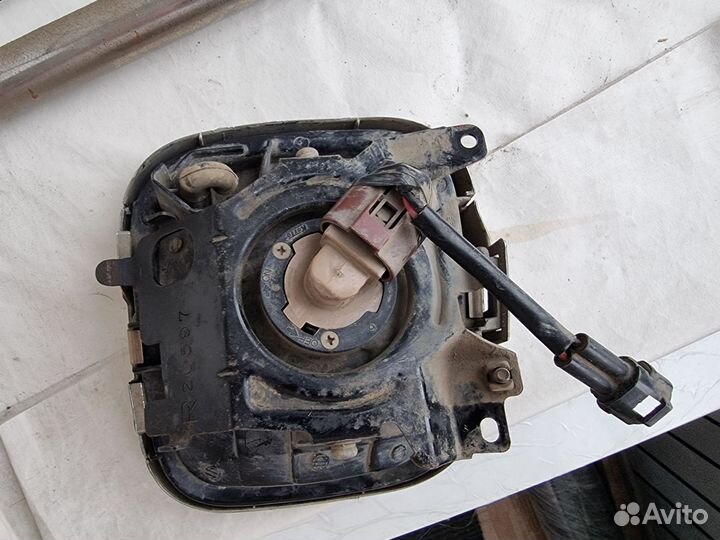 Левая противотуманная фара Subaru Forester SF5