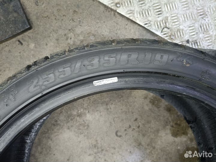 RoadX RX Frost WU01 225/40 R19 и 255/35 R19 93V