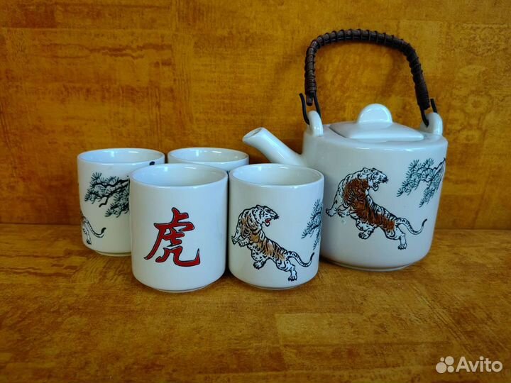 Чайник и пиалы