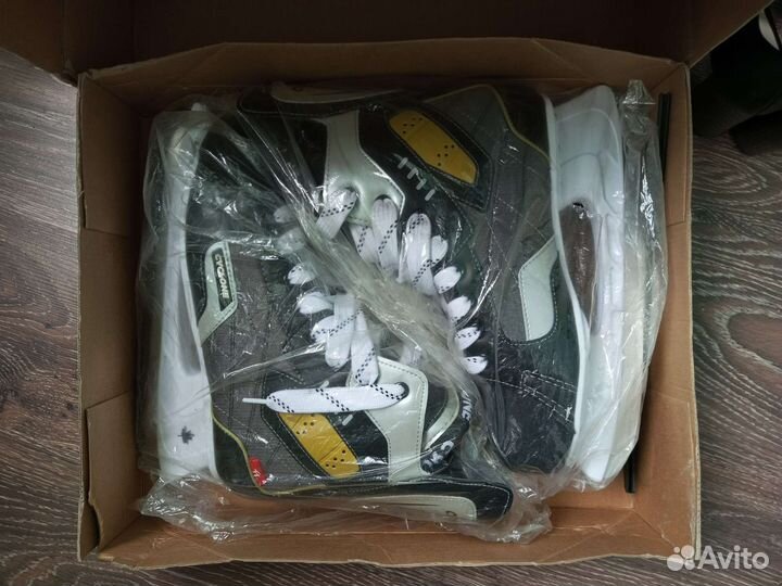 Коньки хоккейные