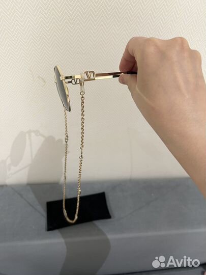 Солнцезащитные очки женскиеValentino