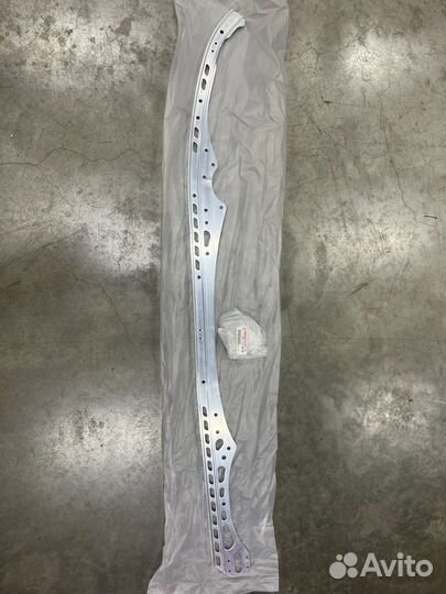 Полоз yamaha 8HR-W4741-00-00 трака Nytro 162