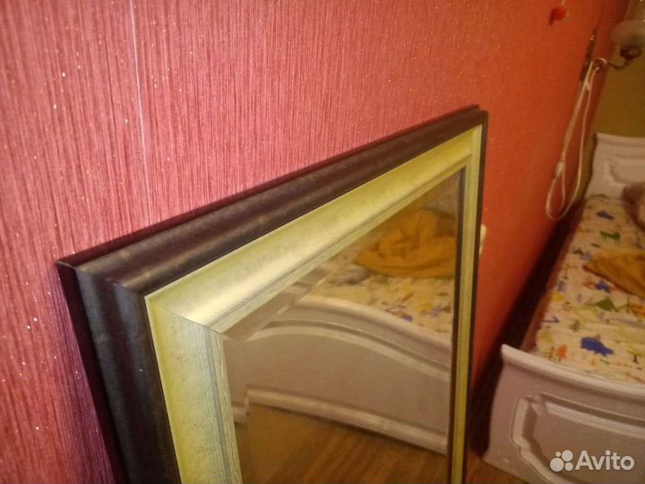 Зеркало в багетной раме