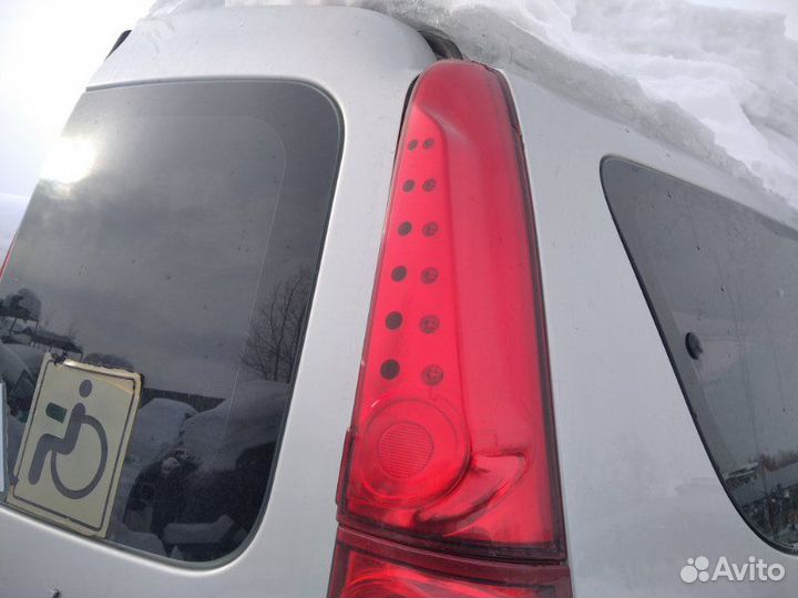 Фонарь правый LADA Largus 2013