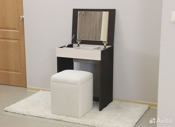 Туалетный столик с зеркалом новый