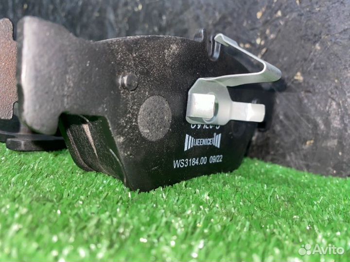 Тормозные колодки переднее Mercedes-Benz C-Class