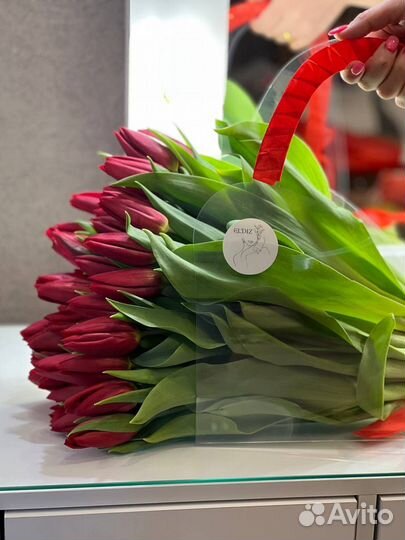 Тюльпаны красные 8 марта