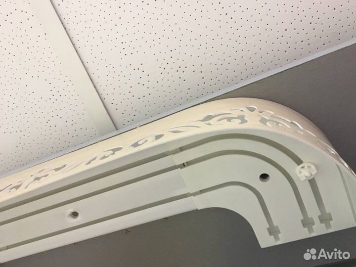 Карниз потолочный трехрядный