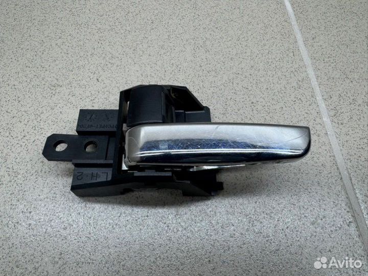 Ручка двери внутренняя передняя левая Mitsubishi