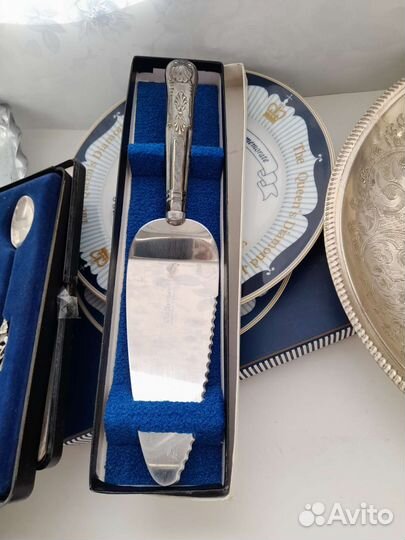 Солонки,этажерка,королева Англии,винтаж