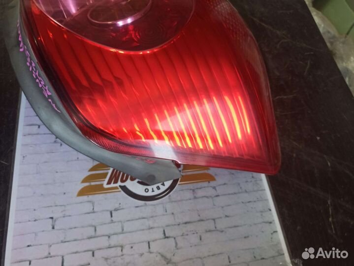 Фонарь задний левый Toyota Avensis T250 дорест