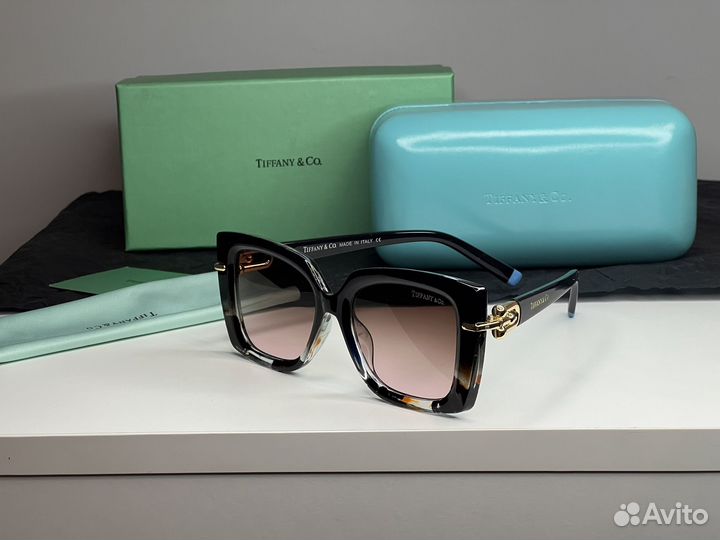 Солнцезащитные очки tiffany с футляром