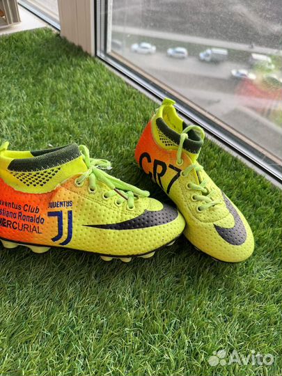 Детские футбольные бутсы