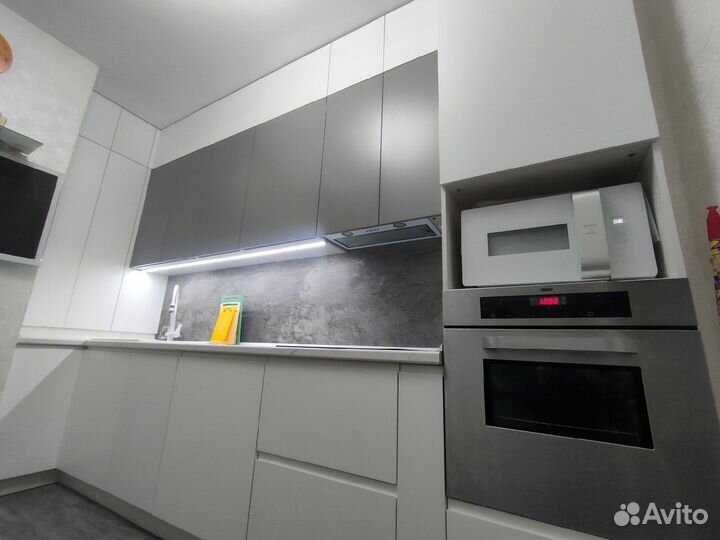 Новый кухонный гарнитур/ светлая кухня на заказ