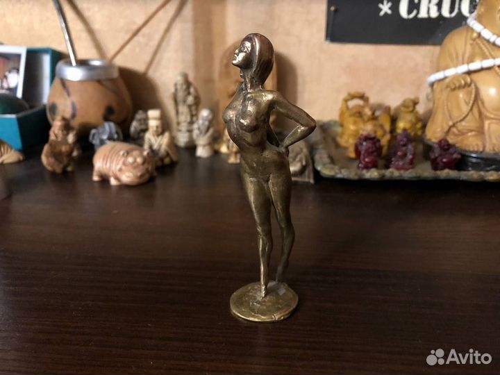 Статуэтка бронзовая стройная девушка