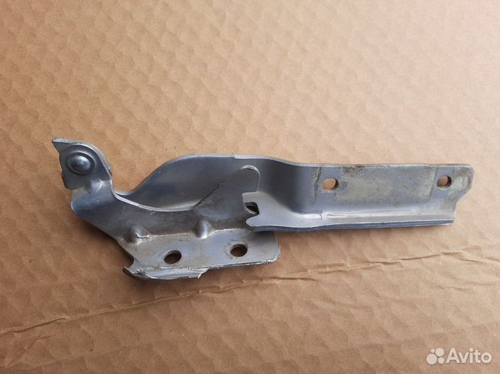 Петля капота левая Фиат Альбеа