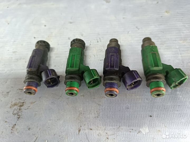 Форсунка топливная Mazda MPV lwew FS 2.0