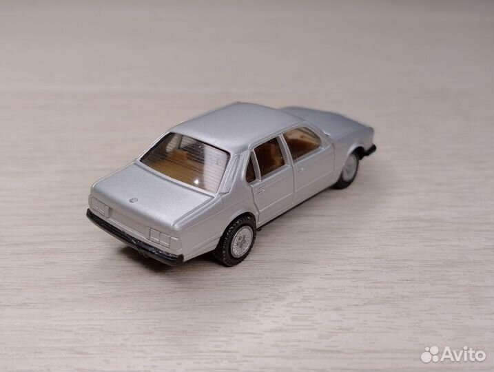 A31.4) BMW 7er E23 (1977-1986) серебро
