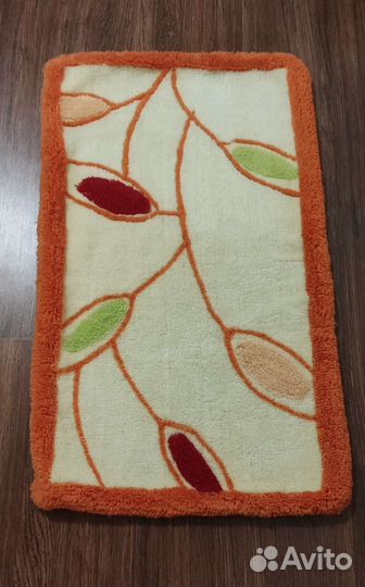Красивый коврик 94 см.*58 см