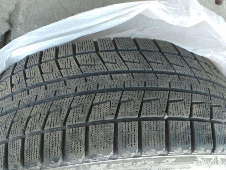 Bridgestone Blizzak Revo2 225/45 R18