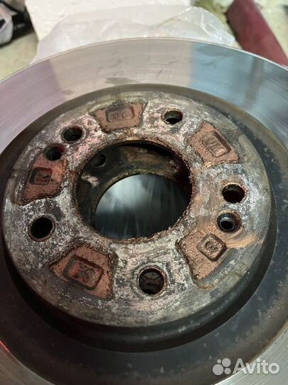 Тормозные диски и колодки на Hyundai SantaFe