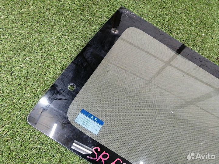 Стекло собачника заднее левое Toyota Town Ace Noah