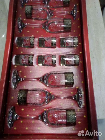 Набор бокалов и стаканчиков