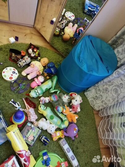 Корзина с игрушками