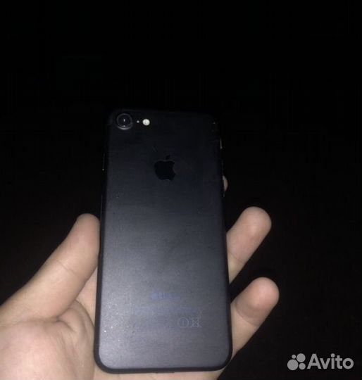Телефон iPhone 7