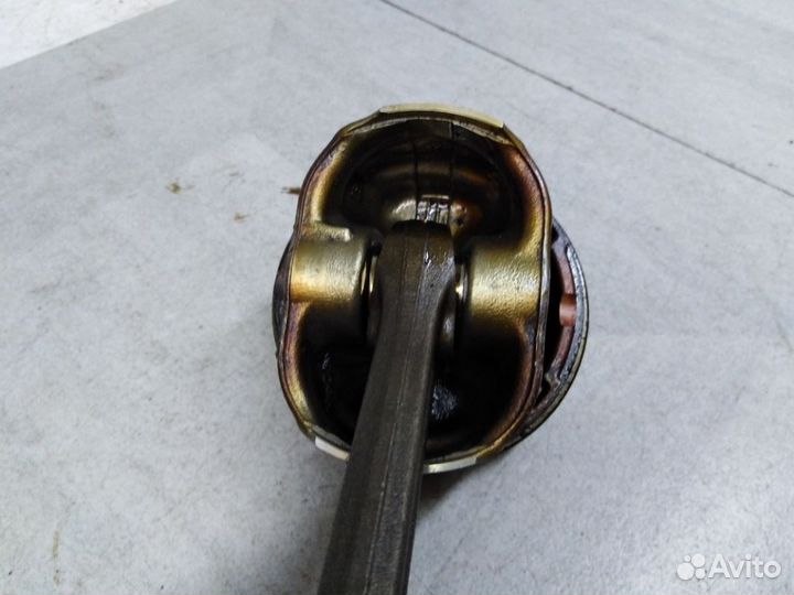 Поршень с шатуном 30750275