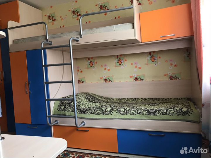 Двухъярусная кровать с шкафом