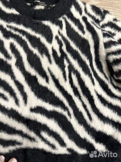 Свитер женский