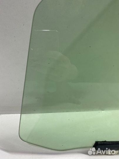 Стекло двери опускное переднее левое Toyota Land